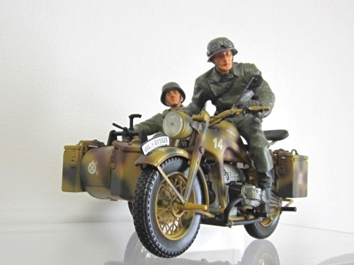 170826_1 ツェンダップの軍用バイク