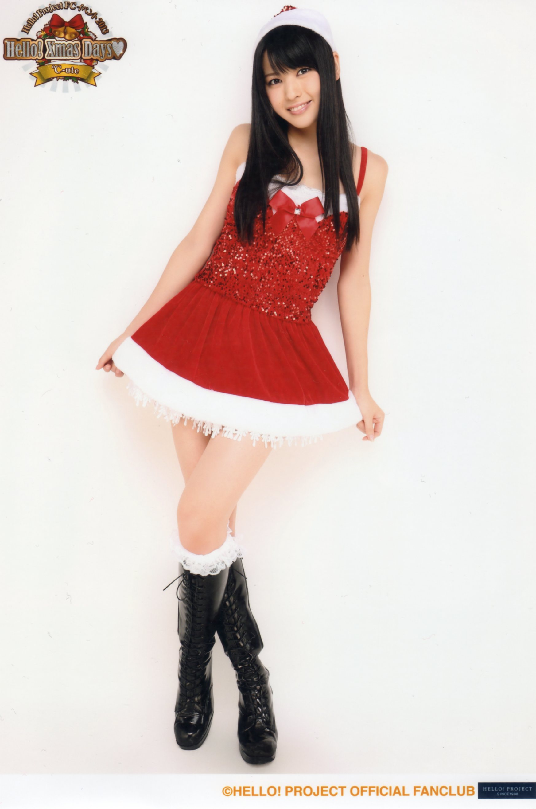 胸元に赤のおリボン付き赤のクリスマスワンピ　矢島舞美