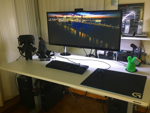PC_Desk_UltlaWideMonitor20_55.jpg